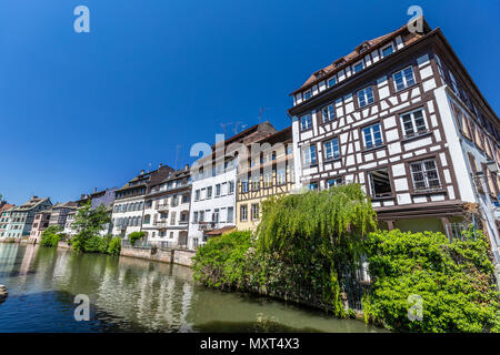 Traditionelle bunte Häuser in La Petite France, Straßburg, Elsass, Frankreich. Blick auf die Stadt. Stockfoto