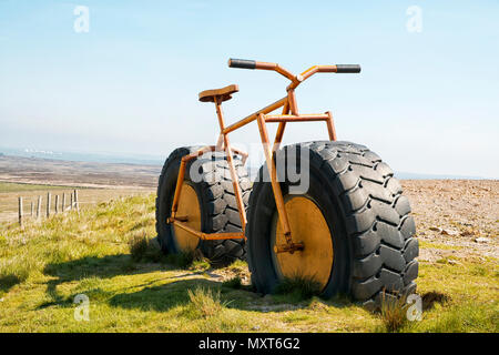 Big Bike bei Coldstones Cut Steinbruch Greenhow Hill wurde von Hanson Quarry Arbeitnehmer, die 2014 Tour de France in Yorkshire zu feiern. Stockfoto