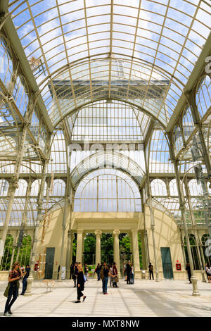 Der Palacio de Cristal, Crystal Palace, in Parque del Buen Retiro, Madrid, Spanien. Mai 2018 Stockfoto