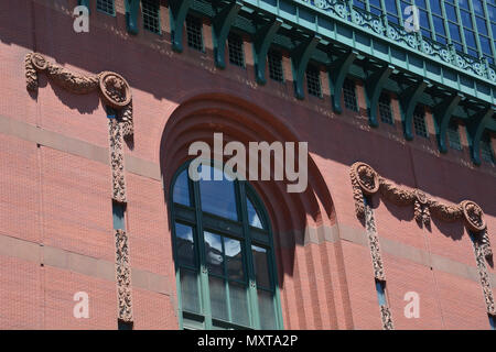 Architektonische Details der Harold Washington Public Library in Chicago South Loop. Stockfoto