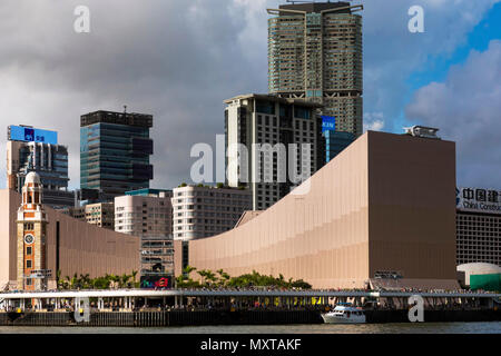 Skyline von Kowloon, Clock Tower und Space Museum, Hong Kong, SAR, China Stockfoto