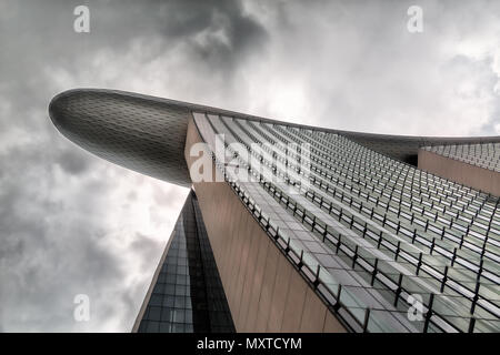 Anzeigen suchen, um sich an der Marina Bay Sands Hotel in Singapur, Asien am 28. Oktober 2013, Stockfoto