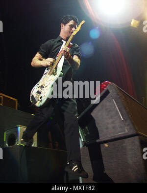 ATLANTA, GA - Mai 18: Billie Joe Armstrong von Green Day führt bei Lakewood Amphitheatre in Atlanta, Georgia am 18. Mai 2002. Quelle: Chris McKay/MediaPunch Stockfoto