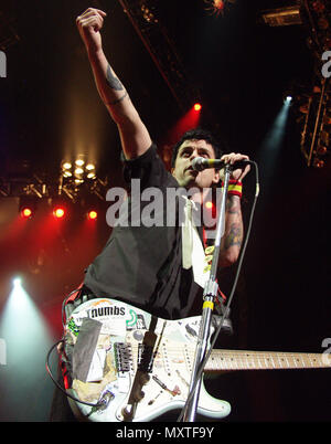 ATLANTA, GA - Mai 18: Billie Joe Armstrong von Green Day führt bei Lakewood Amphitheatre in Atlanta, Georgia am 18. Mai 2002. Quelle: Chris McKay/MediaPunch Stockfoto