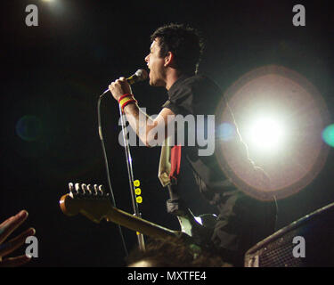 ATLANTA, GA - Mai 18: Billie Joe Armstrong von Green Day führt bei Lakewood Amphitheatre in Atlanta, Georgia am 18. Mai 2002. Quelle: Chris McKay/MediaPunch Stockfoto