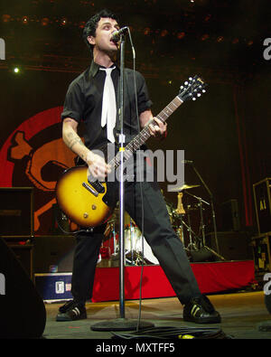 ATLANTA, GA - Mai 18: Billie Joe Armstrong von Green Day führt bei Lakewood Amphitheatre in Atlanta, Georgia am 18. Mai 2002. Quelle: Chris McKay/MediaPunch Stockfoto