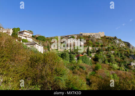 Die Hanglage bleibt von Počitelj, ein UNESCO-Weltkulturerbe Stadt in Bosnien in der Nähe von Mostar. Stockfoto