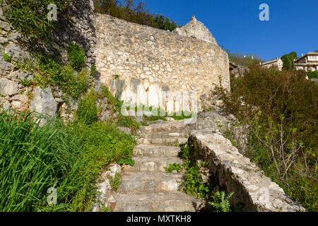 Die Hanglage bleibt von Počitelj, ein UNESCO-Weltkulturerbe Stadt in Bosnien in der Nähe von Mostar. Stockfoto