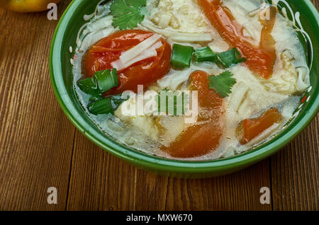 Shorba Fisch ogurdzhalinskaya, Turkmenische Küche, Traditionelle verschiedene Gerichte, Ansicht von oben. Stockfoto