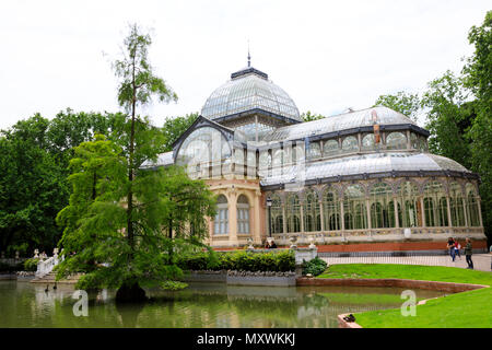 Der Palacio de Cristal, Crystal Palace, in Parque del Buen Retiro, Madrid, Spanien. Mai 2018 Stockfoto