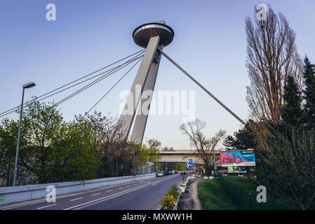 Die meisten SNP-Brücke der Slowakischen Nationalen Aufstandes allgemein als UFO-Brücke in Bratislava, Slowakei bekannt Stockfoto