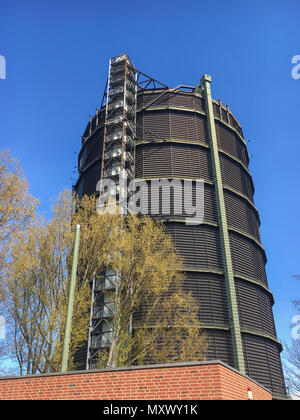 Der Gasometer ist ein Industriedenkmal und Wahrzeichen der Stadt Oberhausen. Der ehemalige Gasspeicher wurde im Jahre 1920 erbaut und ist heute ein Ort der Cu Stockfoto