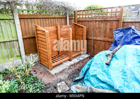 Eine Reihe von 5 Fotografien der Bau eines Holz- Store - Foto 4 der Basis, Seiten und der Vorderseite (siehe auch MXX 4 MXX MC, 4N2, MXX 4 ha und MXX 4 RJ Log) Stockfoto