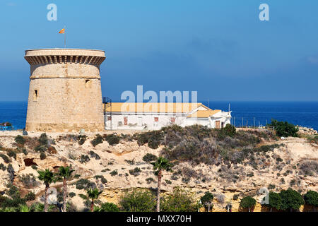 El Campello Tower. Der Turm mit Blick auf den Hafen wurde im 16. Jahrhundert gebaut. Alicante, Spanien Stockfoto