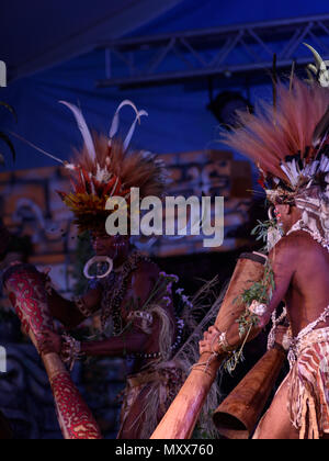 Bergamo, Italien - 1. Juni 2018: Die tufi Gruppe führt in traditionelle Lieder und Tänze von Papua Neuguinea, den Stamm auf dem Festival LO SPI durchgeführt Stockfoto