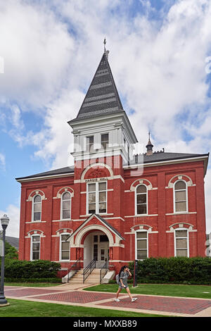 Historische Hargis Hall, 1887 an der Auburn University College Campus in Auburn, Alabama, USA gebaut. Stockfoto