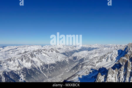 Mont Blanc, was bedeutet, dass "Weißer Berg", ist der höchste Berg der Alpen und der höchste in Europa westlich von Rußland Kaukasus Gipfel. Es steigt 4,808.7 Stockfoto