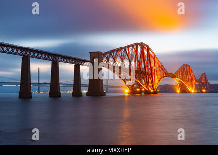 Die Brücke über den Firth von weiter in der Nähe von Queensferry in Schottland Stockfoto