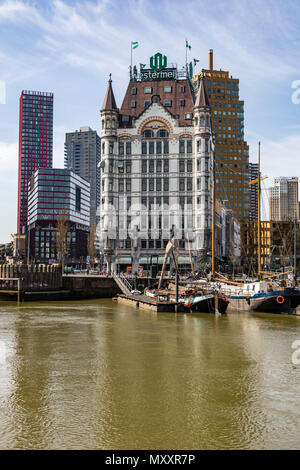 Die Innenstadt von Rotterdam, Oude Haven, historischen Hafen, historische Schiffe, Witte Huis, modernen Bürogebäuden, Wolkenkratzer, Niederlande, Stockfoto