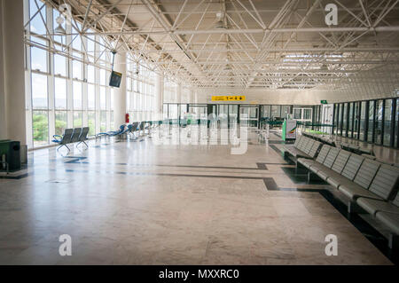ADDIS ABEBA, Äthiopien. April 2013. Leere Abflughalle in der Bole International Airport. Stockfoto
