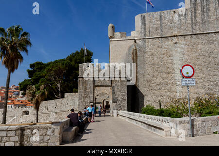 Die ploče-Tor, dem östlichen Eingang in die historische Stadt Dubrovnik, Kroatien. Stockfoto