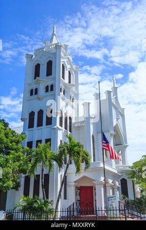 Flagge auf Halbmast Episcopol St Paul's Kirche in Key West, Florida Stockfoto