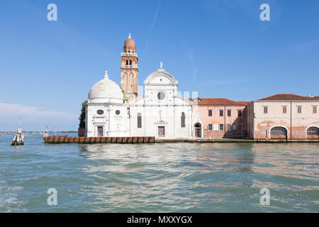 Die Renaissance Fassade und Glockenturm von Chiesa di San Michele in Isola San Michele Island, Venedig, Venetien, Italien. Gebaut 1469. Friedhof Insel. Monas Stockfoto