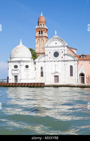 Die Renaissance Fassade und Glockenturm von Chiesa di San Michele in Isola San Michele Island, Venedig, Venetien, Italien. Gebaut 1469. Friedhof Insel. Monas Stockfoto