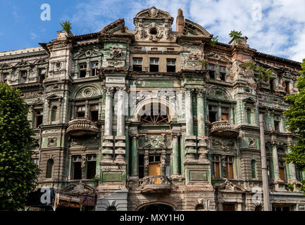 Zerbröckelnde verfallende Gebäude in Odessa, Ukraine Stockfoto