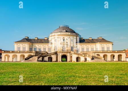 Vorderansicht des Schloss Solitude in Stuttgart, Deutschland. Stockfoto