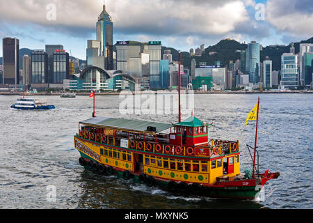 Watertours touristische Kreuzfahrt in Victoria Harbour und Hong Kong, SAR, China Stockfoto