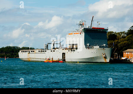 SYDNEY, Australien - 4 April, 2018: Dock Landung Schiff HMAS Choules (L100) bei Flotte Basis in East Sydney Harbour Stockfoto