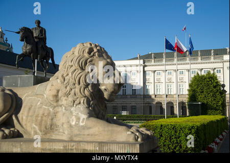 Bertel Thorvaldsen der Statue von Fürst Józef Poniatowski vor dem Präsidentenpalast in Warschau, Polen. 12.Mai 2018 © wojciech Strozyk/Alam Stockfoto