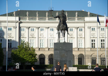 Bertel Thorvaldsen der Statue von Fürst Józef Poniatowski vor dem Präsidentenpalast in Warschau, Polen. 12.Mai 2018 © wojciech Strozyk/Alam Stockfoto