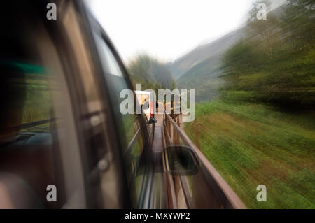 Unterwegs auf den "Avtovlak" Auto, mit dem Zug in Bohinj Der Slowenische Alpen, Slowenien, Stockfoto