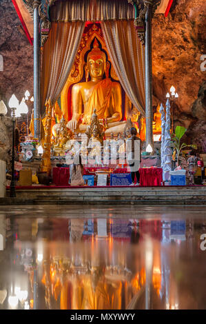 Wat Ban Tham Höhlentempel. Khao Noi, Tha Muang Viertel, 75060Kanchanaburi, Thailand Stockfoto