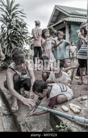 Abstand Jahr freiwillige Urlaub oder Voluntourism in Thailand Stockfoto
