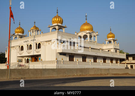 Seitenansicht, Gurudwara Guru Singh Sahib, Dehu Straße, Pune, Maharashtra Stockfoto