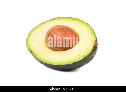 Die Hälfte der Hass avocado auf weißem Hintergrund Stockfoto