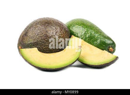 Zwei frische Avocado Schichten auf weißem Hintergrund Stockfoto