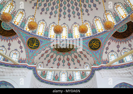 Ankara/Türkei - vom 2. Juni 2018: Innenraum Kocatepe Moschee Stockfoto