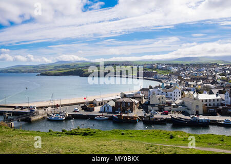 Hohe Überblick über die Stadt und zum Strand von Peel Hill. Peel, die Insel Man, den Britischen Inseln Stockfoto