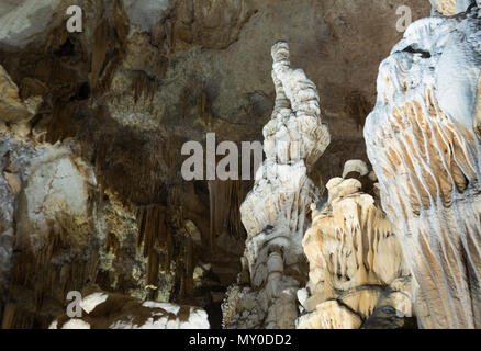 Panoramablick auf die Kammer, in der Grotte des Demoiselles, Ganges, Frankreich Stockfoto