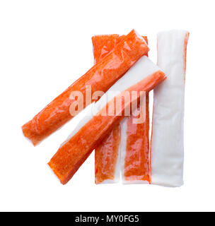 Crab Sticks auf weißem Hintergrund. Stockfoto