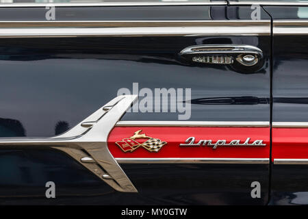 Classic American Auto als Taxi, lokal bekannt als almendrones, Havanna, Kuba verwendet. Stockfoto