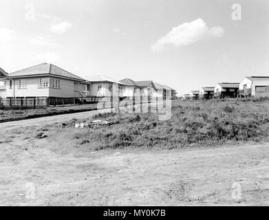 Gehäuse Kommission Immobilien, Holland Park, Oktober 1953. Die eilboten 17 Dezember 1948 Modell home Vorort für Holland Park 49915474). Zweites Modell Zustand Gehäuse suburh, mit 294 modernen Wohnungen, ist er in Sevilla Straße, Holland Park gegründet. Wenn der Bereich nun Tor temporäre Gehäuse verwendet, genommen wird, gibt es 600 Wohnungen werden. Das Projekt wurde durch das Gehäuse hat angekündigt (Mr. Power) letzte Nacht, es wird von Tag Arbeit durchgeführt werden und die zweite große Modell Regelung, die von der Regierung in einer Woche aufgedeckt, bei dem anderen handelt es sich bei Grovely, wo 653 Häuser errichtet werden sollen. Wie im Grove Stockfoto