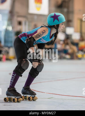 Roller Derby Aktion mit Sonoma vs Shasta in Redding, Kalifornien. Stockfoto