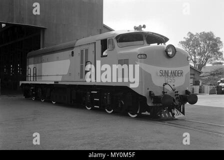 Lokomotive 1255, English Electric factory, Rocklea, 4. September 1960. Die 1250 Klasse Lokomotiven wurden von der English Electric Company von Australien an Rocklea Brisbane Queensland für den Schienenverkehr zwischen 1959 und 1963 gebaut. Stockfoto