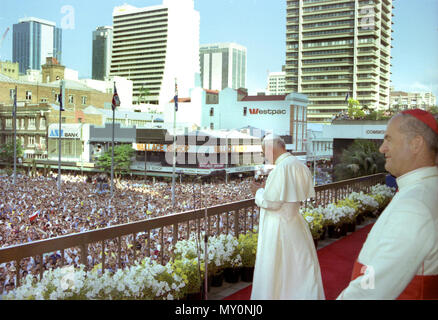 Papst Johannes Paul II. für die öffentlichen, Brisbane City Hall,. Papst Johannes Paul II. zum ersten Mal im November 1986 in Brisbane. Offizielle Funktionen wurden auf die qeii Stadion und Brisbane City Hall statt, sowie ein Treffen mit den Medien. Stockfoto