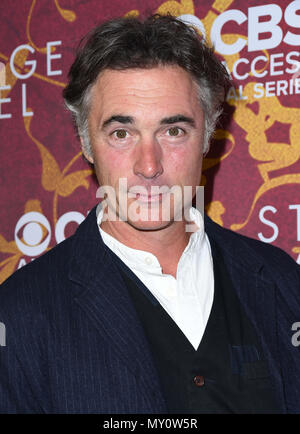 Hollywood, CA, USA. 4. Juni 2018. 04. Juni 2018 - Hollywood, Kalifornien - Greg Wise. CBS All Access'' 'Seltsame Engel'' Premiere Screening gehalten an Avalon Hollywood. Photo Credit: Birdie Thompson/AdMedia Credit: Birdie Thompson/AdMedia/ZUMA Draht/Alamy leben Nachrichten Stockfoto